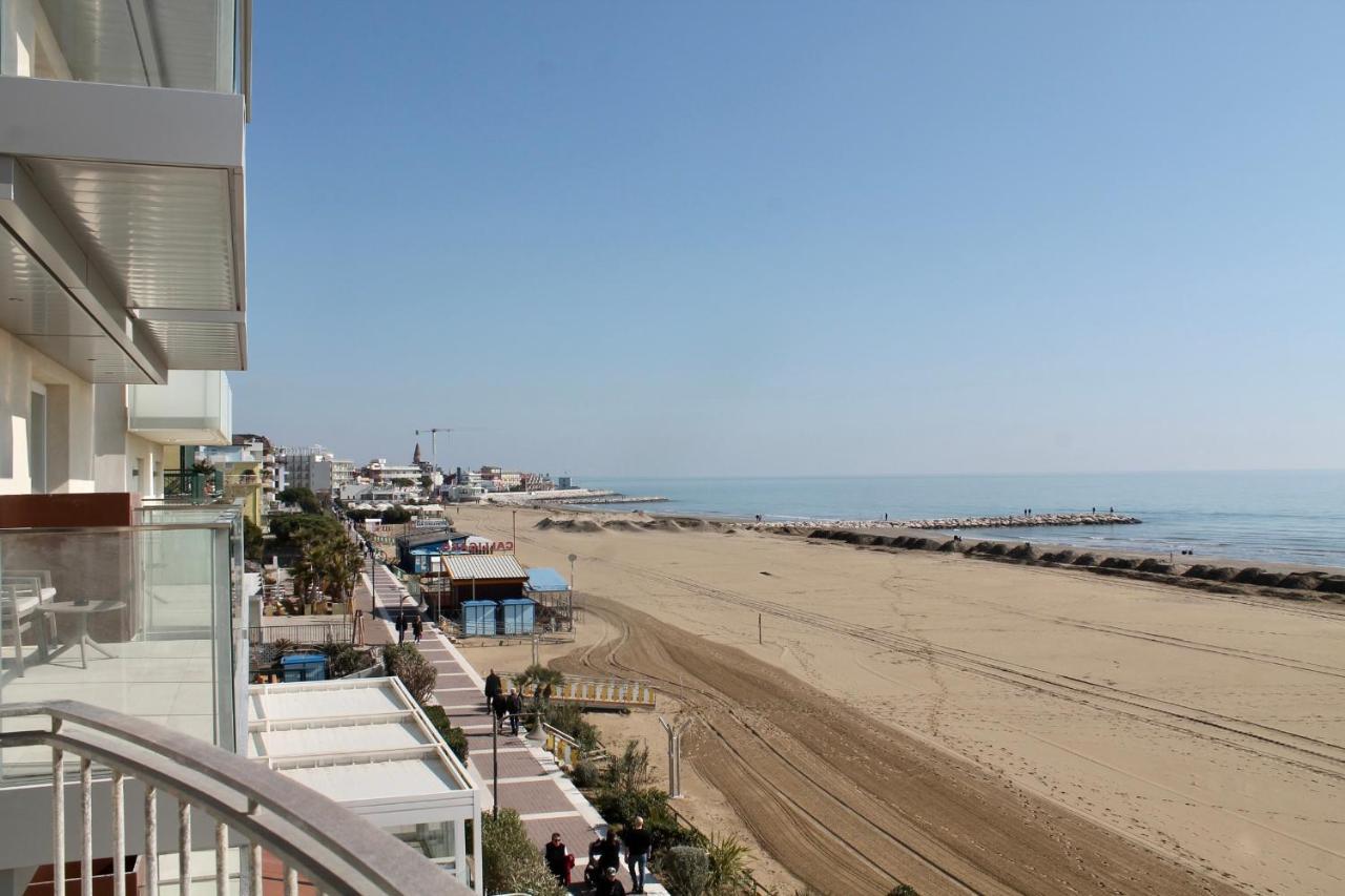 Hotel Vienna Caorle Dış mekan fotoğraf