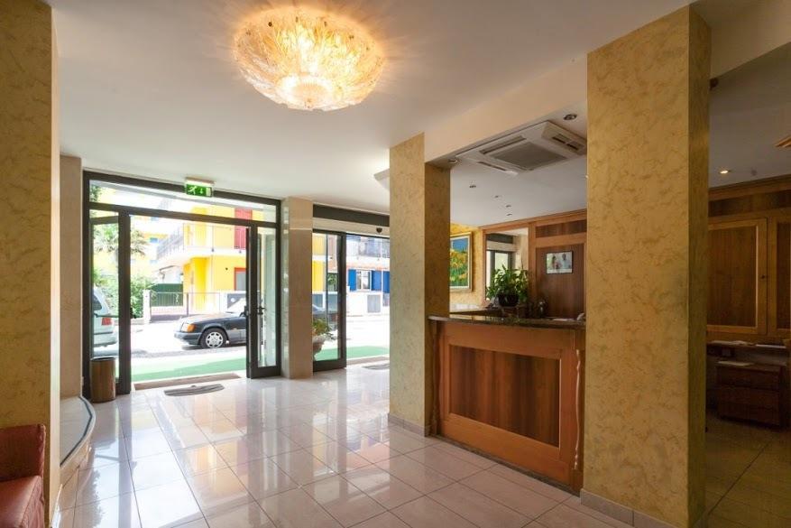 Hotel Vienna Caorle Dış mekan fotoğraf