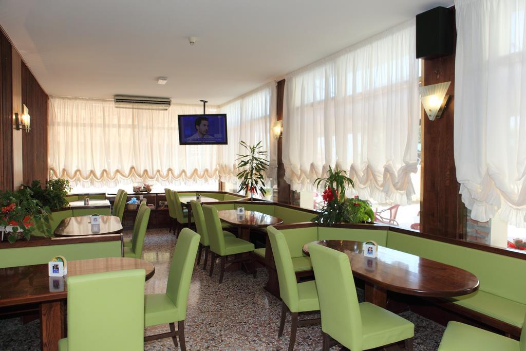 Hotel Vienna Caorle Dış mekan fotoğraf