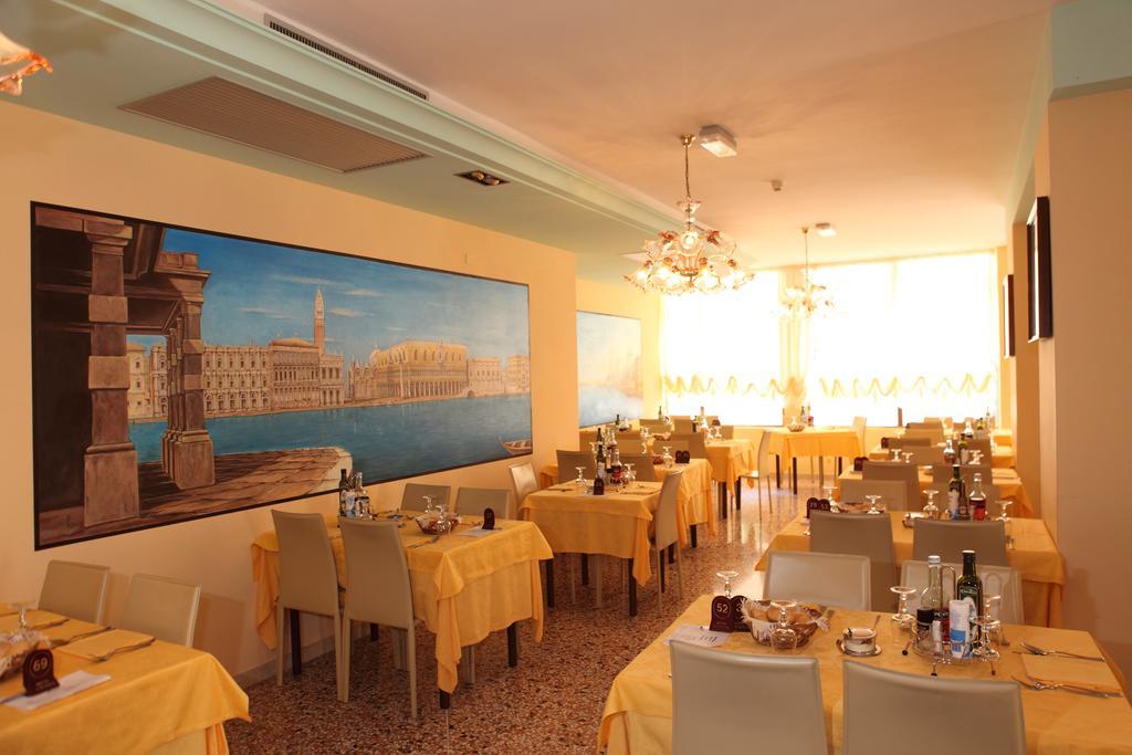 Hotel Vienna Caorle Dış mekan fotoğraf