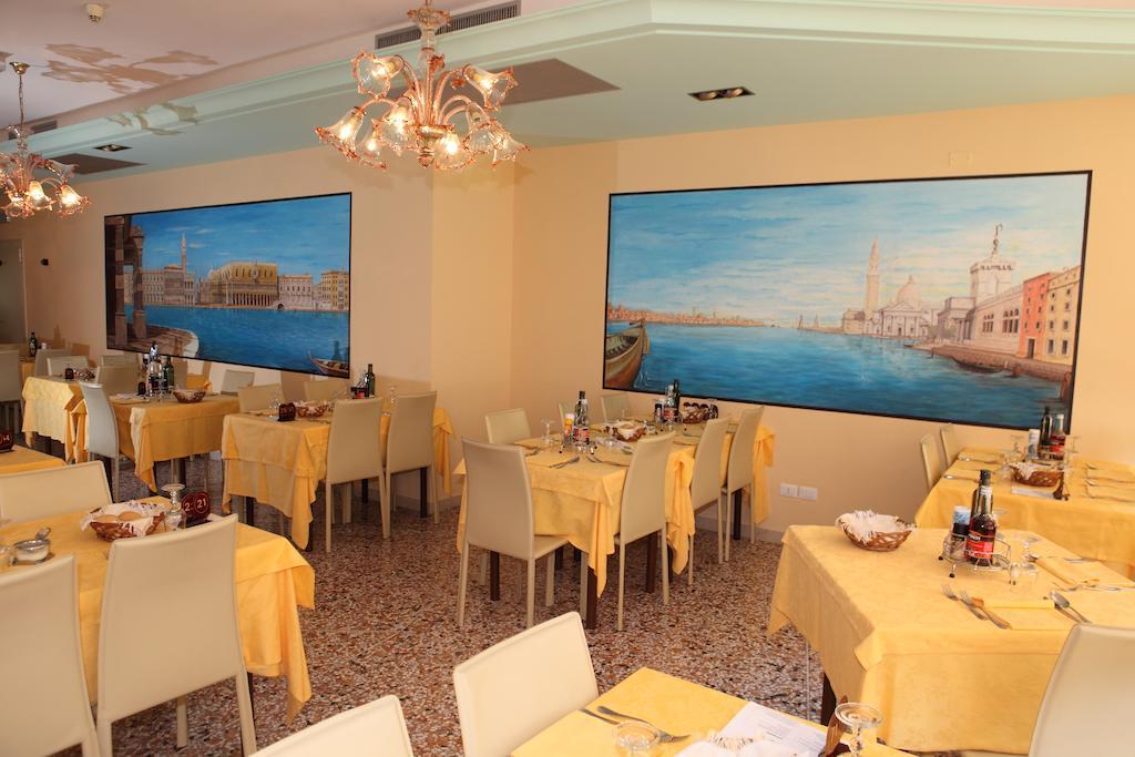 Hotel Vienna Caorle Dış mekan fotoğraf