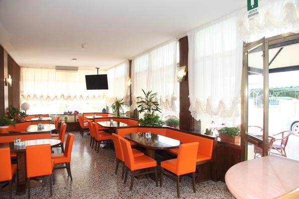 Hotel Vienna Caorle Dış mekan fotoğraf