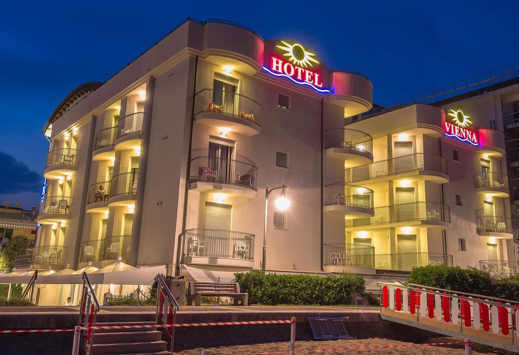 Hotel Vienna Caorle Dış mekan fotoğraf