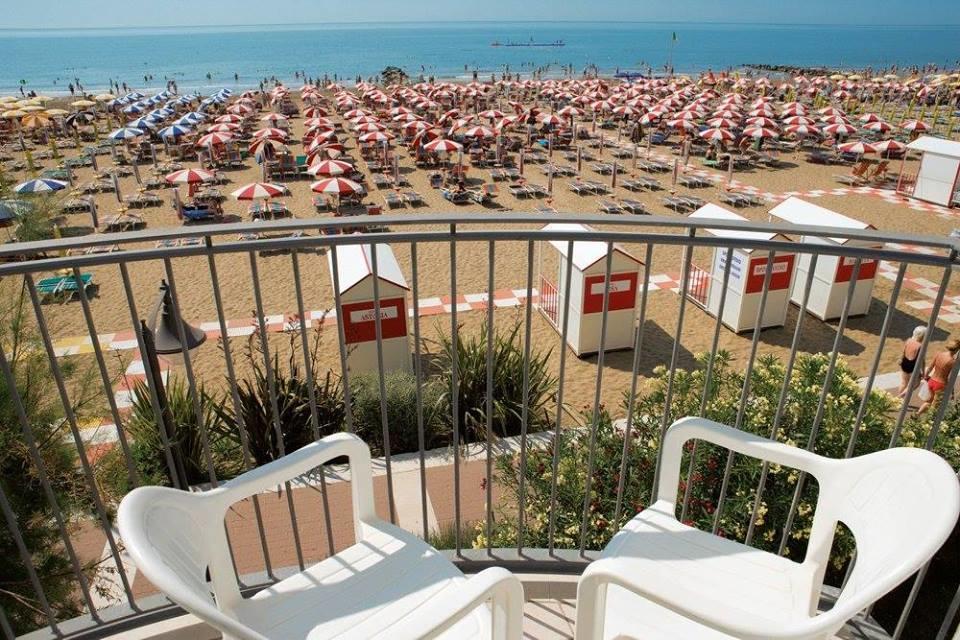 Hotel Vienna Caorle Dış mekan fotoğraf