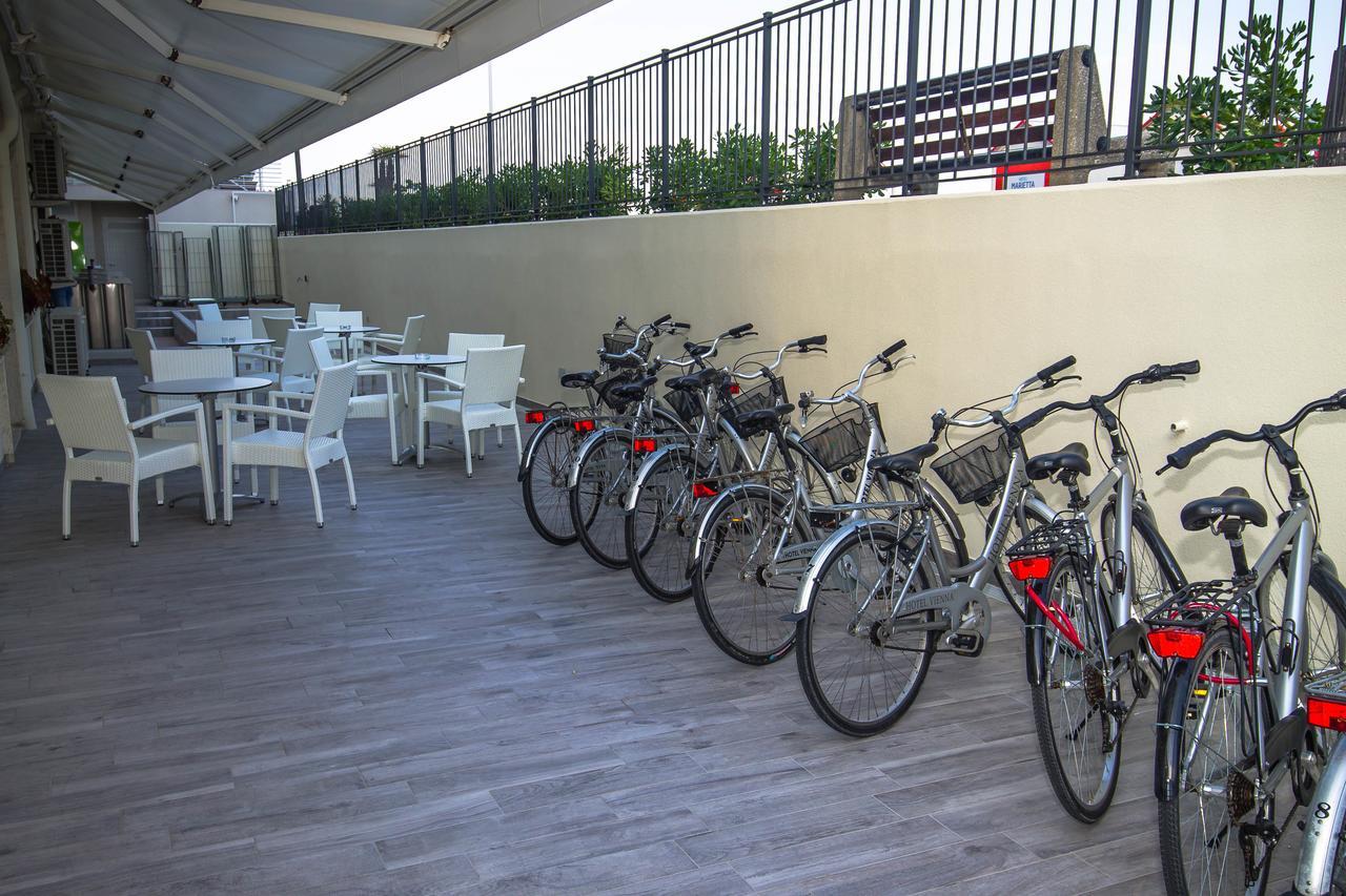 Hotel Vienna Caorle Dış mekan fotoğraf